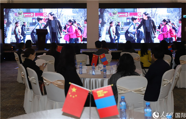 12月1日，活動現(xiàn)場播放防治結(jié)核病宣傳短片。人民網(wǎng)記者 霍文攝