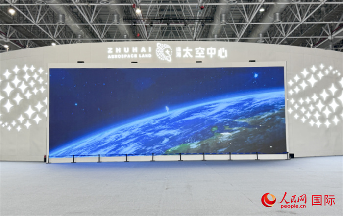 珠海太空中心是珠海市為發(fā)揮中國航展品牌效應(yīng)和帶動(dòng)效應(yīng)而打造的“永不落幕的航展”。人民網(wǎng)記者 張麗鷗攝
