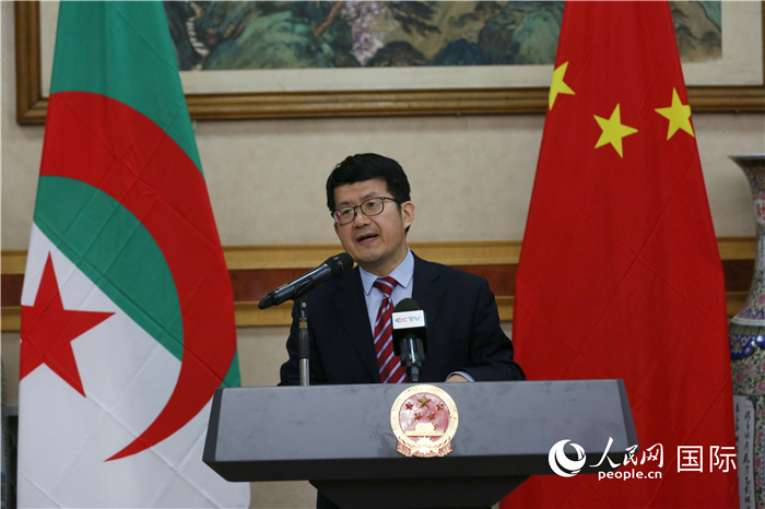 李健在招待會上致辭。人民網(wǎng)記者 郝瑞敏攝