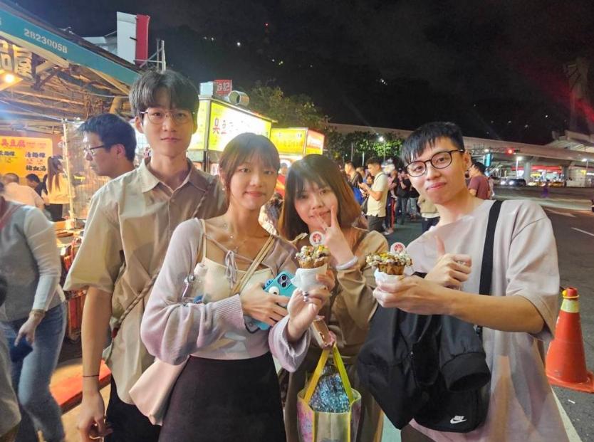 梅花糕受到臺(tái)灣年輕人的喜愛(ài)。圖片來(lái)源：臺(tái)灣“中時(shí)新聞網(wǎng)”游定剛攝