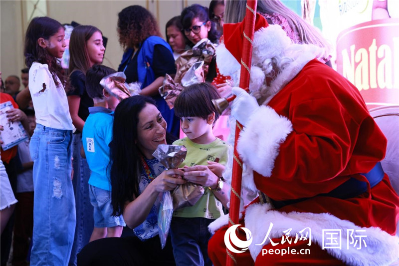 捐贈(zèng)活動(dòng)現(xiàn)場(chǎng)。人民網(wǎng)記者宋亦然攝