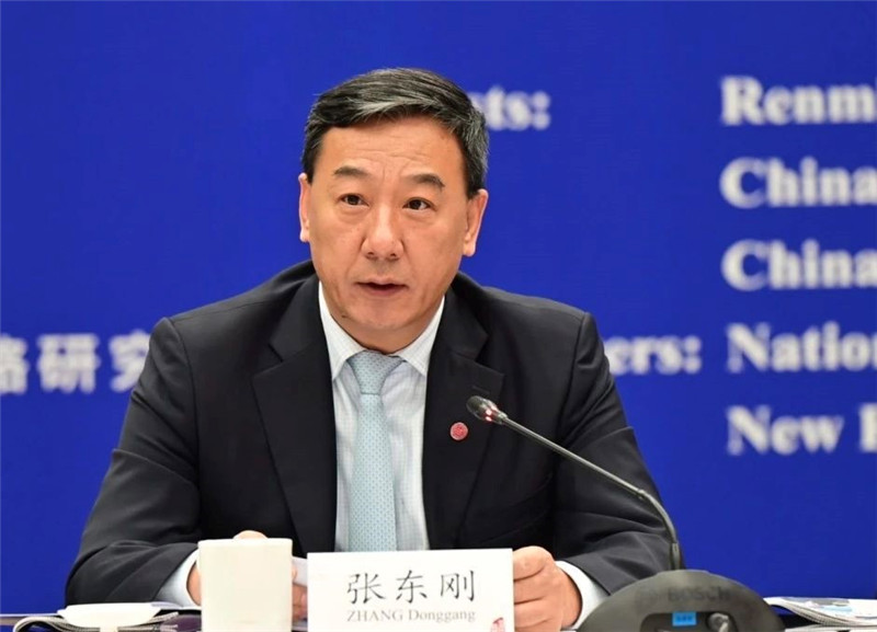 中國(guó)人民大學(xué)黨委書記、國(guó)家發(fā)展與戰(zhàn)略研究院理事長(zhǎng)張東剛作論壇開幕致辭。主辦方供圖