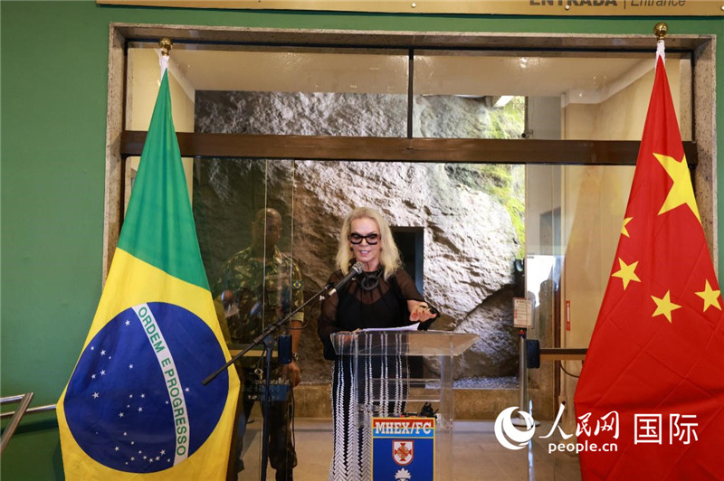 山河文化促進(jìn)中心執(zhí)行總裁瑪西婭·梅爾基奧爾在攝影展開幕式上致辭。 人民網(wǎng)記者 陳海琪攝