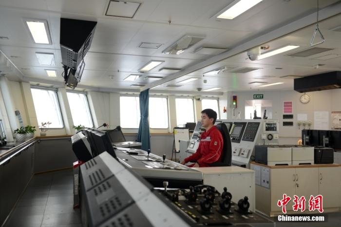 海上鉆井平臺中控室。<a target='_blank' href='/' _fcksavedurl='/' ><p  align=