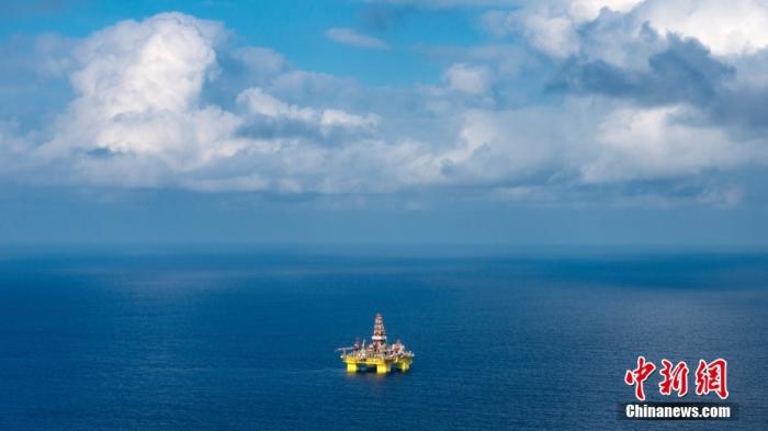 遠眺中國海油982鉆井平臺。<a target='_blank' href='/' _fcksavedurl='/' ><p  align=