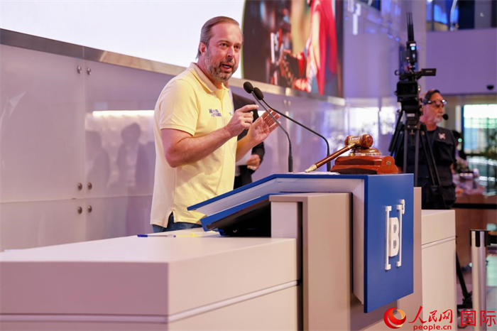 巴西礦產(chǎn)和能源部部長(zhǎng)亞歷山大·西爾維拉發(fā)表致辭。人民網(wǎng)記者 宋亦然攝