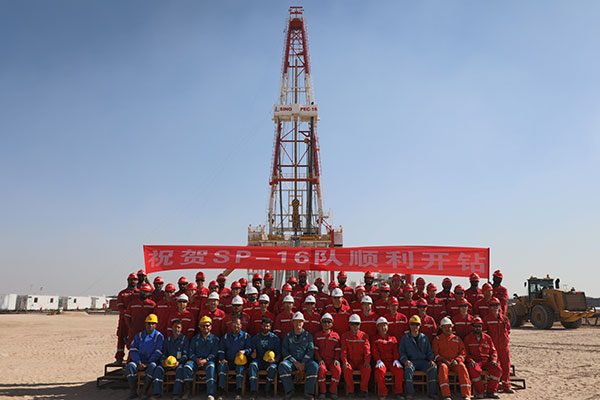 12月25日，中石化國工科威特分公司SINOPEC-16隊(duì)在科威特北部油區(qū)順利開鉆。中石化供圖