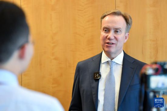 1月9日，在瑞士日內(nèi)瓦，世界經(jīng)濟(jì)論壇總裁博爾格·布倫德接受新華社記者專訪。新華社記者 連漪 攝