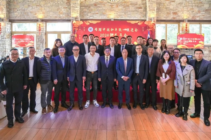 活動(dòng)與會(huì)嘉賓合影。  主辦方供圖_副本