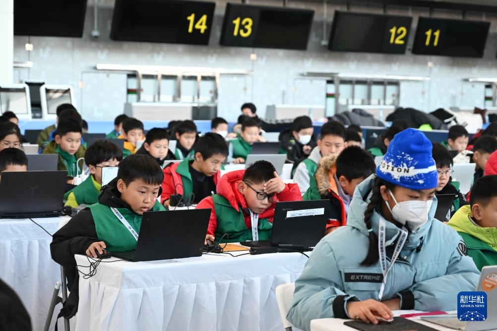 1月26日，選手們在比賽中。新華社記者 宋心平 攝