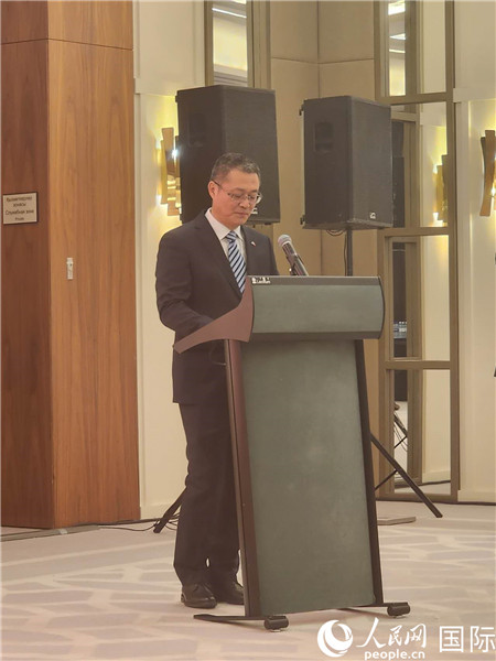 中國駐哈大使館公使銜參贊蘇予致辭。人民網(wǎng)記者 李強(qiáng)攝