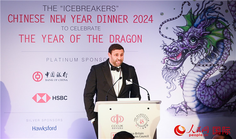 英國 48 家集團(tuán)俱樂部候任主席杰克·佩里致辭。人民網(wǎng) 郭錦標(biāo)攝