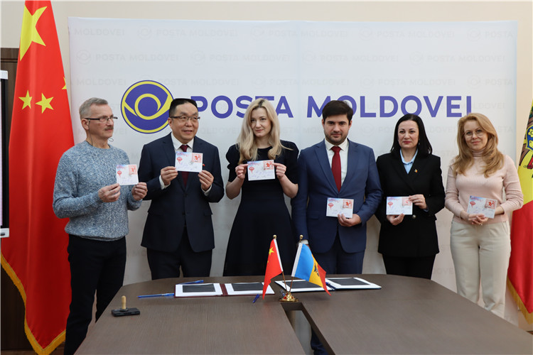 摩爾多瓦首發(fā)龍年生肖郵票。中國(guó)駐摩爾多瓦大使館供圖