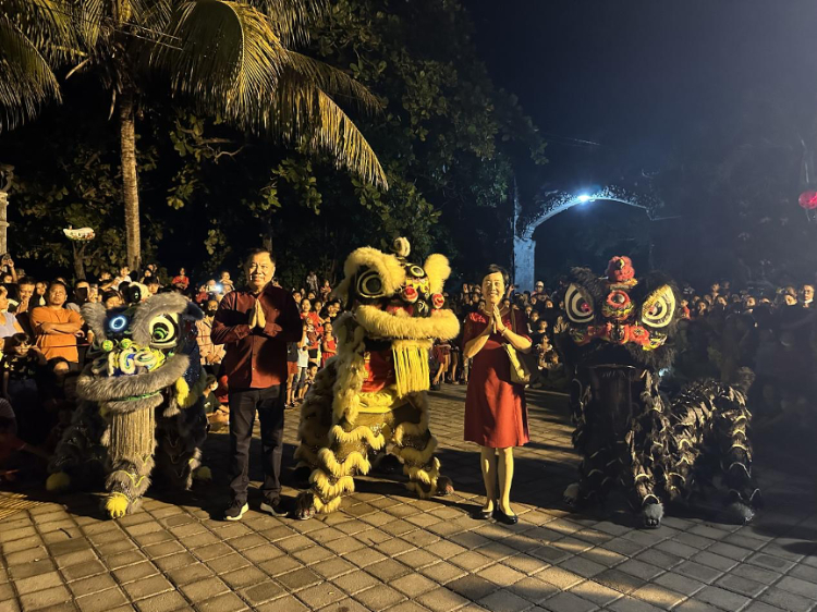 舞獅表演。巴陵康孔子學(xué)院供圖