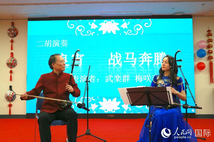 二胡合奏。人民網(wǎng) 許可攝