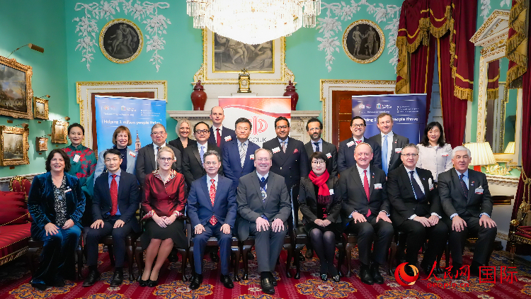 圖為2024 年倫敦金融城中國(guó)新年慈善酒會(huì)現(xiàn)場(chǎng)。人民網(wǎng) 郭錦標(biāo)攝