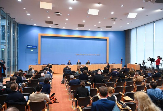 這是2月12日在德國柏林拍攝的《2024年慕尼黑安全報告》發(fā)布現(xiàn)場。新華社記者 任鵬飛 攝