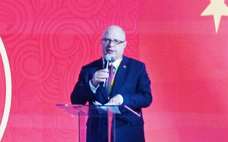 俄羅斯國家杜馬資產、土地和財產關系委員會主席兼俄中議員友好小組主席加夫里洛夫致辭。主辦方供圖