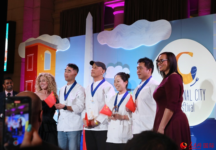 中國駐美國大使館的4名廚師榮獲專業(yè)評審亞軍。人民網(wǎng)記者 李志偉攝