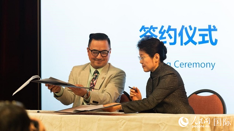 山東省圖書館與舊金山公共圖書館簽署合作協(xié)議。