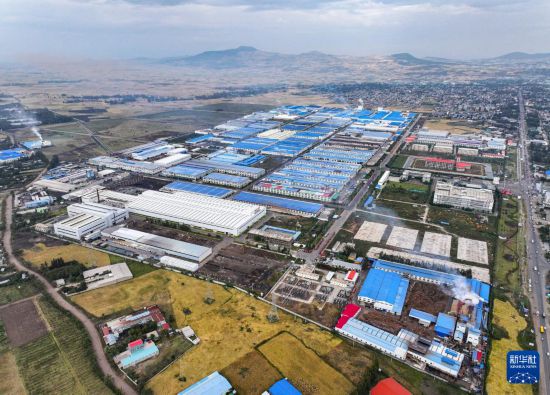 這是2023年11月3日在埃塞俄比亞杜凱姆市拍攝的東方工業(yè)園（無人機照片）。 新華社發(fā)（東方工業(yè)園供圖）