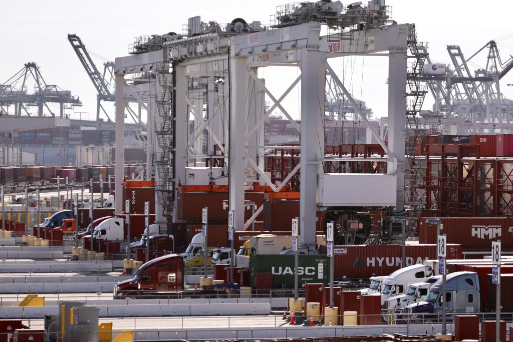 2021年10月29日拍攝的美國加利福尼亞州洛杉磯港景象。新華社發(fā)