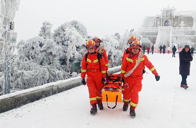 穿梭在南岳山谷間的那一抹“消防橙”。受訪者供圖