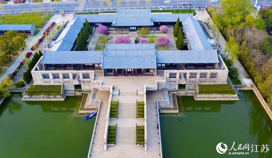 周恩來紀(jì)念館內(nèi)海棠盛開。紀(jì)星名攝