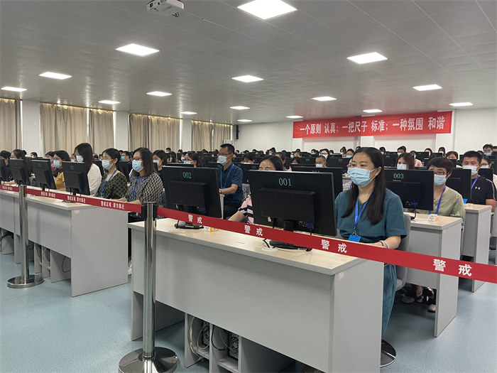 閱卷現(xiàn)場(chǎng)。公雪 攝