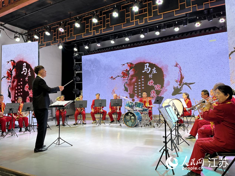 馬莊農(nóng)民樂團(tuán)在排練節(jié)目。人民網(wǎng) 李子佩攝