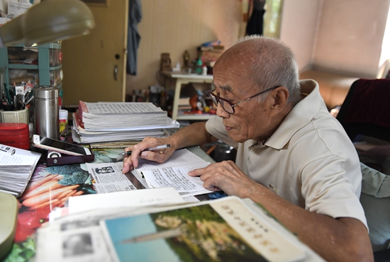 劉萬(wàn)舉撰寫學(xué)黨史心得筆記。 受訪者供圖