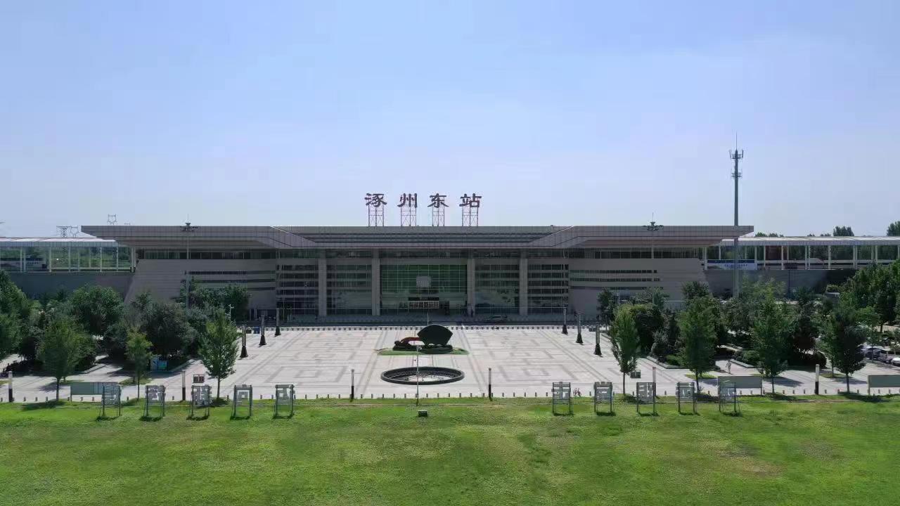 通勤專列高鐵始發(fā)站涿州東站。 熊華明、王聚言攝