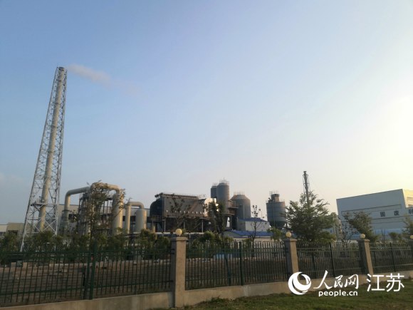 此次被當(dāng)?shù)鼐用穹从硰U氣刺鼻的企業(yè)。 人民網(wǎng) 張玉峰攝