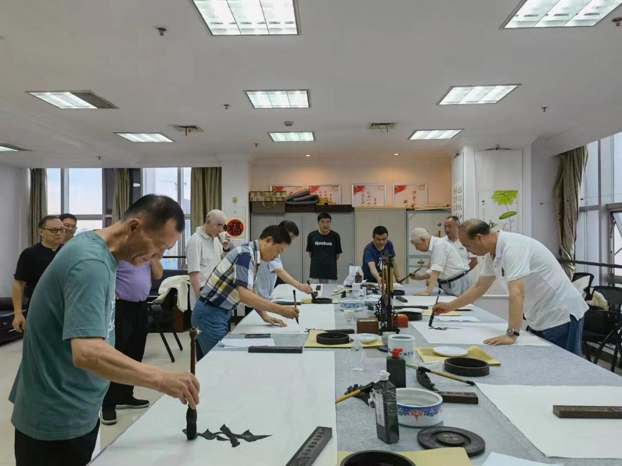 書(shū)畫(huà)作品創(chuàng)作交流活動(dòng)。鄧慧芳攝