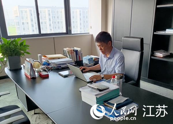 江蘇海安市2021年引進(jìn)的高端人才朱涼偉博士。人民網(wǎng)記者 王繼亮攝