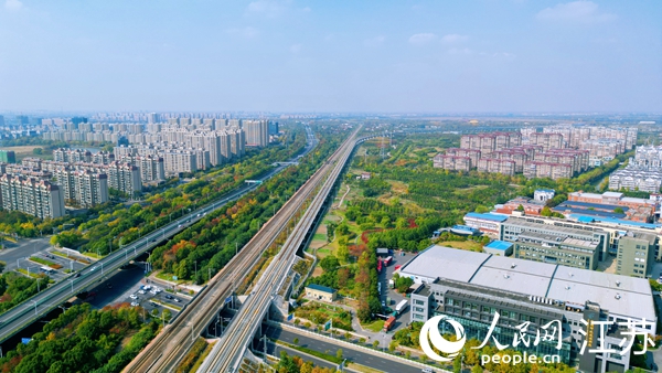 航拍幸福街道。人民網(wǎng)記者 王繼亮攝