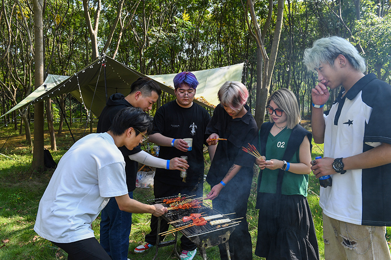 從馬達(dá)加斯加到肥東，楊晉打理的雨悅山房深受年輕人的喜愛(ài)。吳芳攝