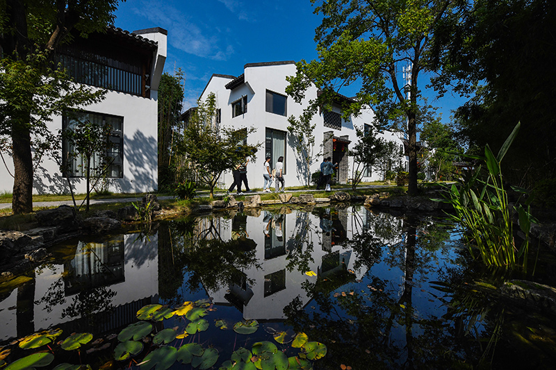 畈塘民宿群保留了江淮建筑的傳統(tǒng)風(fēng)格。吳芳攝