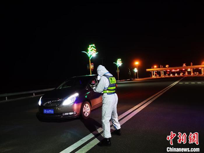 “90后”特警延遲婚期走向抗疫戰(zhàn)場(chǎng):擊退疫情再團(tuán)圓