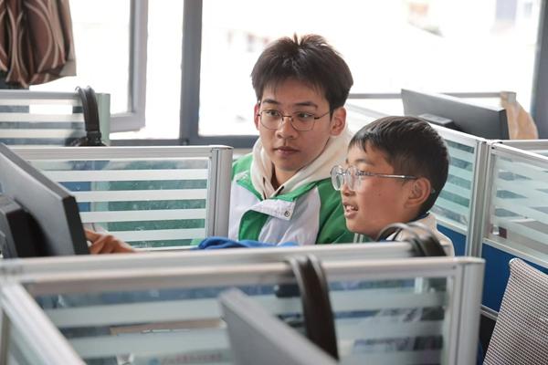 為驗證“高反風險預測”小程序，這群高中生真去了趟高原