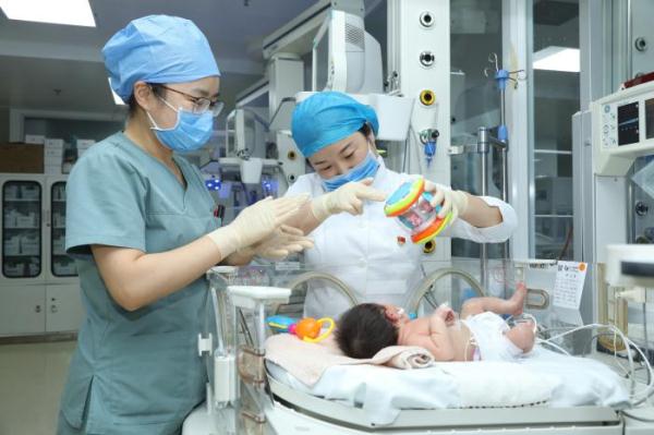 走近“天使”的真實(shí)生活：是護(hù)士，也是“戰(zhàn)士”