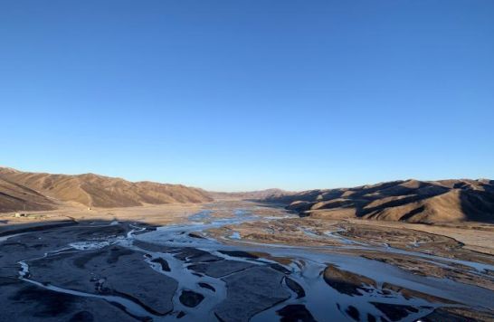 圖為三江源腹地，黃河流經(jīng)達(dá)日縣。（資料圖） 孫睿 攝 　　
