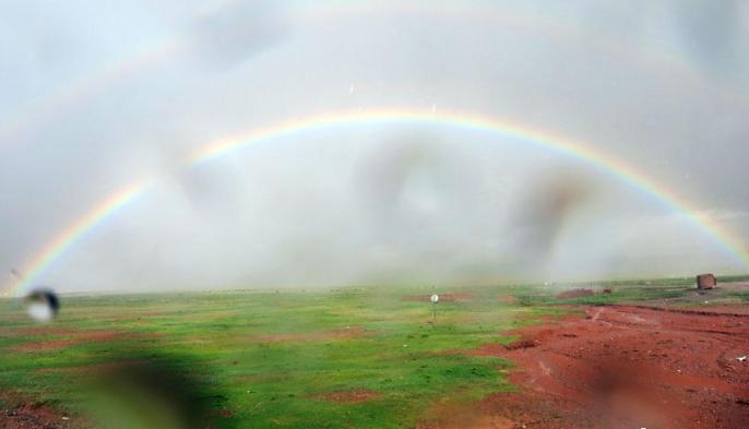 科考隊(duì)員在茲格塘錯(cuò)采樣返程途中，高原風(fēng)雨彩虹送行?！?lt;a target='_blank' ><p  align=