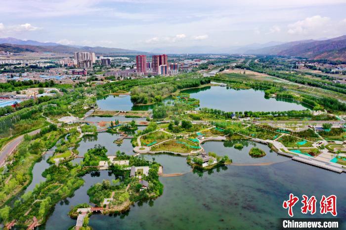 西北城市西寧立生態(tài)文明高地新典范：“一城山水、百園千姿”