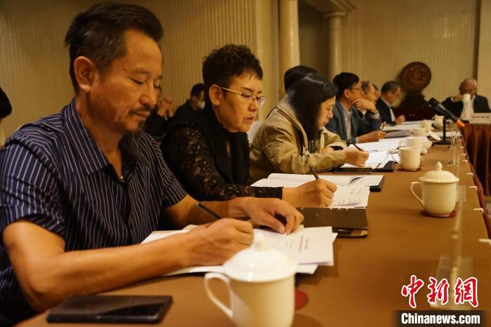 圖為座談會(huì)現(xiàn)場(chǎng)?！∨擞隄?攝