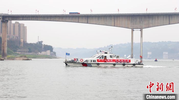 聯(lián)合巡江守護(hù)活動(dòng)現(xiàn)場(chǎng)。　江安縣融媒體中心 攝