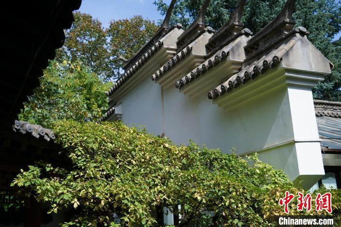 圖為西寧園林植物園內(nèi)的蘇式風(fēng)格建筑?！●R銘言 攝