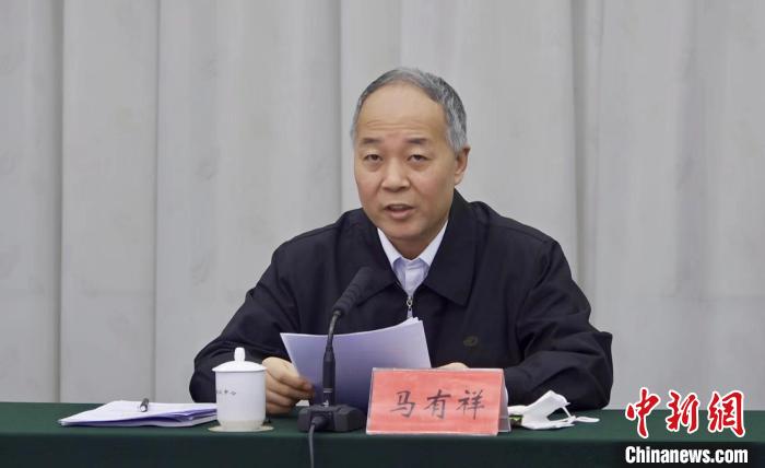 圖為農(nóng)業(yè)農(nóng)村部副部長馬有祥在部省共同打造青海綠色有機(jī)農(nóng)畜產(chǎn)品輸出地推進(jìn)會議上講話?！±罱瓕?攝