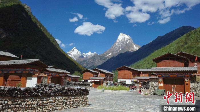 圖為西藏林芝市工布江達(dá)縣錯高古村。　謝牧 攝