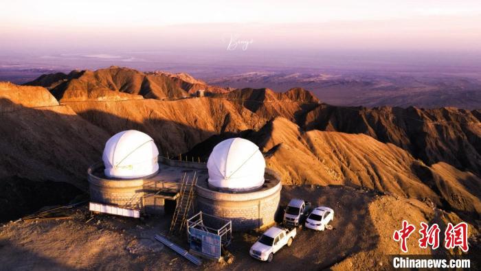 圖為青海冷湖賽什騰山天文臺(tái)址日落?！『槲腻?攝